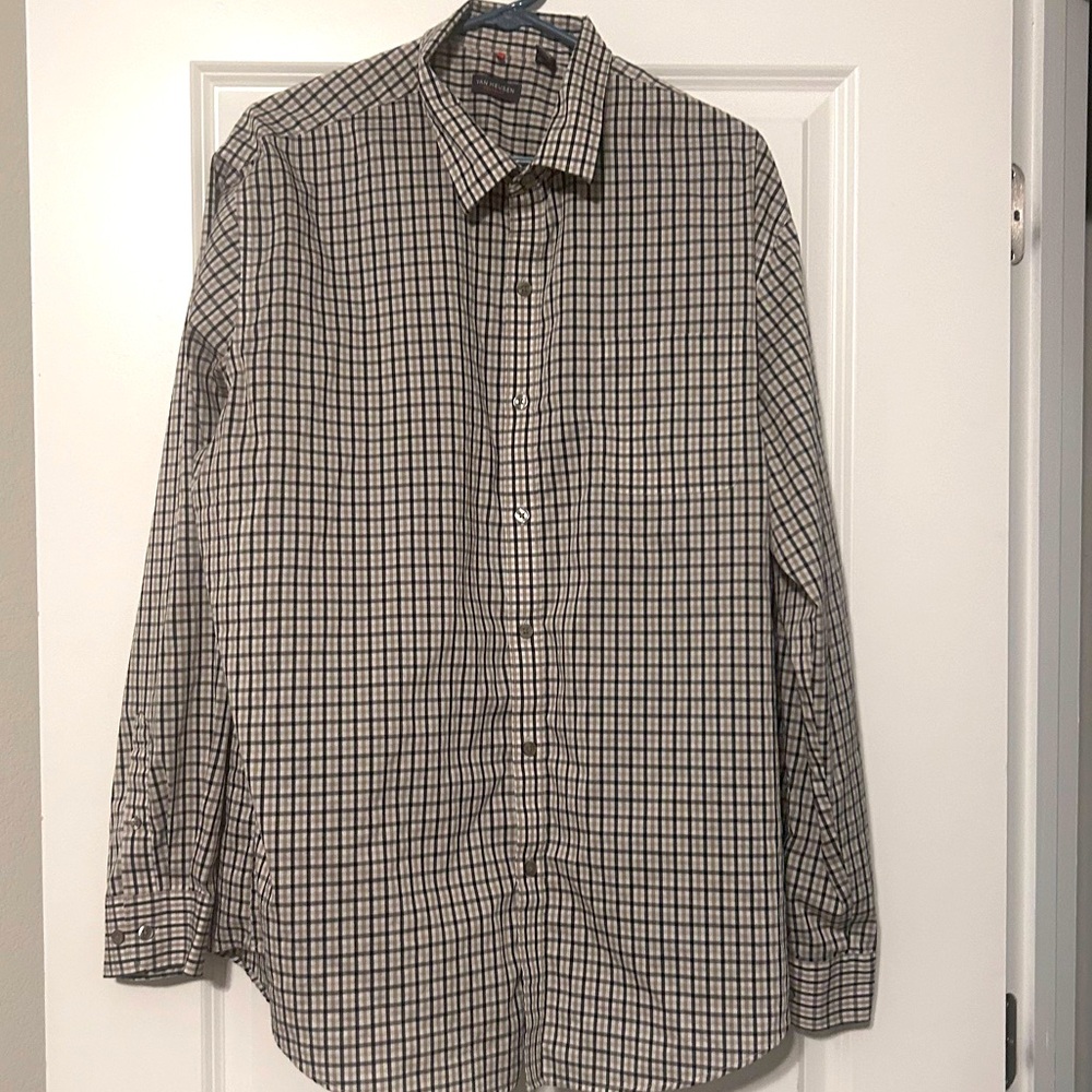 Van Heusen long sleeve button down shirt